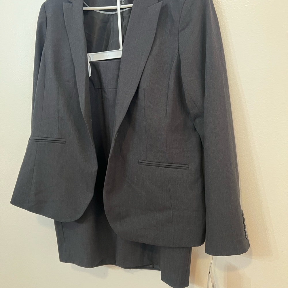Liz Claiborne Charcoal Suit Set - Picture 8 of 10